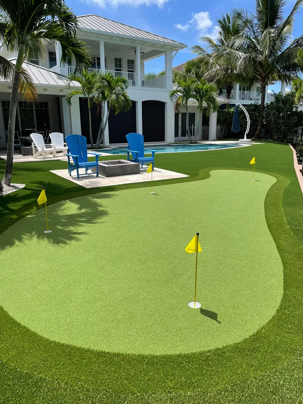 Artificial turf putting green for golf practice